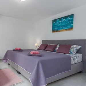 https://apartman-lacea-centar-grada-besplatan-parking.pula-hotels.org